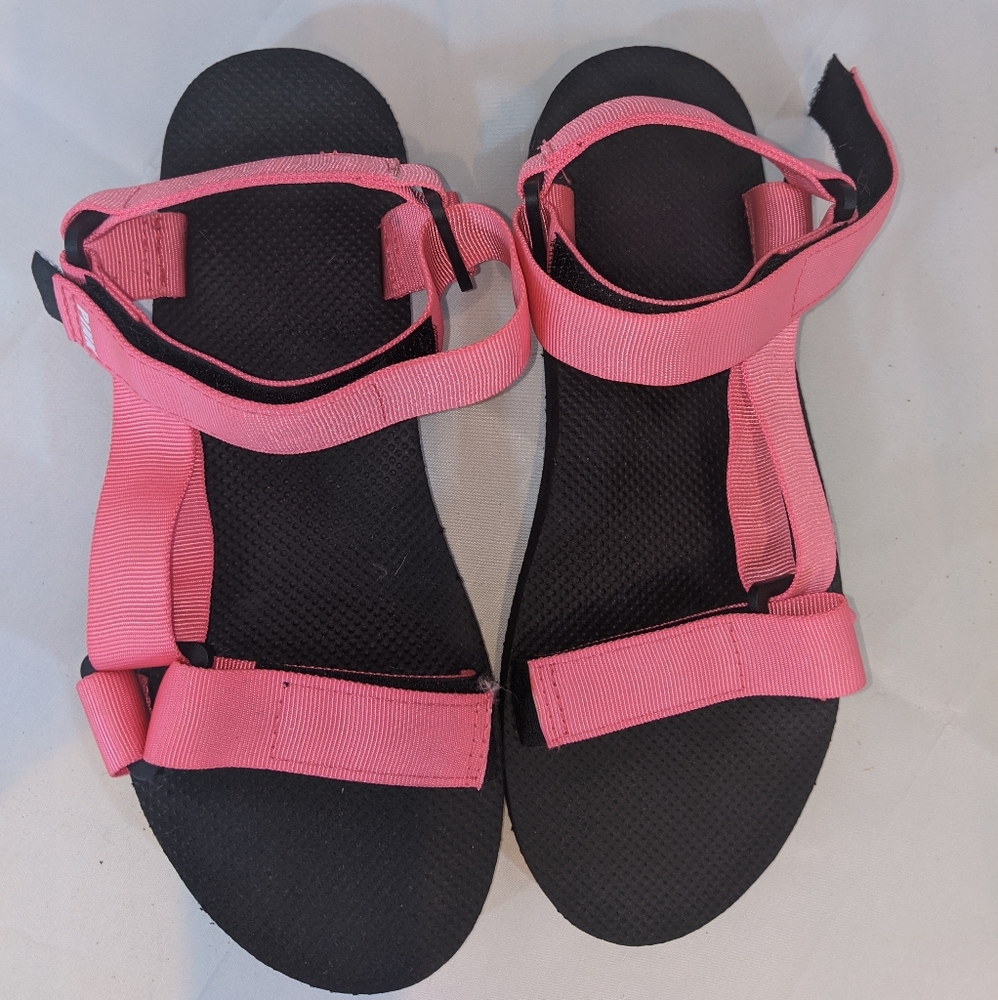 Victoria Secret pink sandals size 9